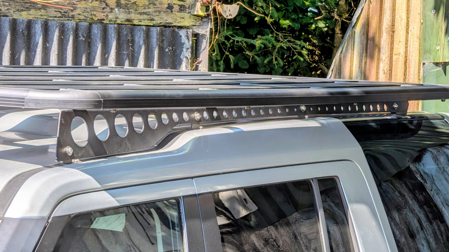 Land Rover Discovery 3&4 Alu-Mod low profile roof rack + vehicle specific brackets