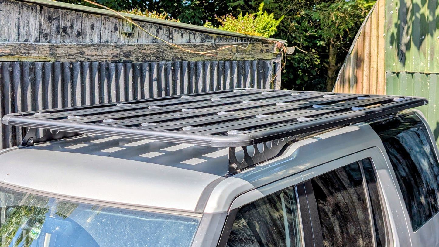 Land Rover Discovery 3&4 Alu-Mod low profile roof rack + vehicle specific brackets