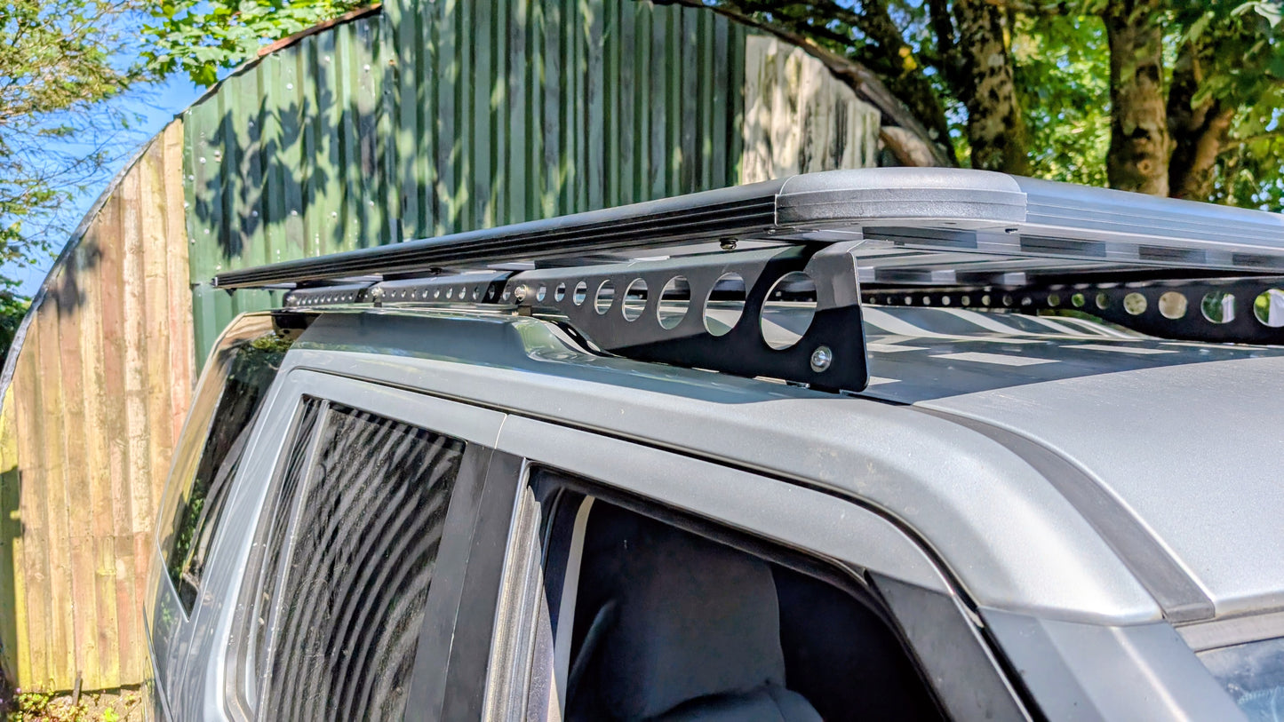Land Rover Discovery 3&4 Alu-Mod low profile roof rack + vehicle specific brackets